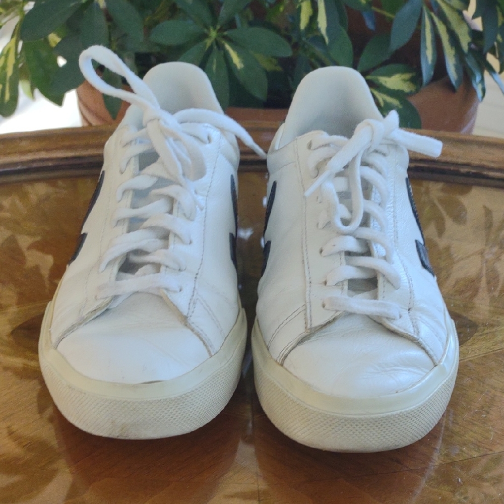 Veja leather Sneakers White With Dark Navy Highlights 9M